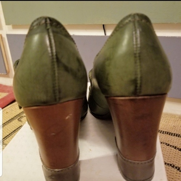 Double strapped, green vegan Maryjane pumps* see price firm - Picture 4 of 7